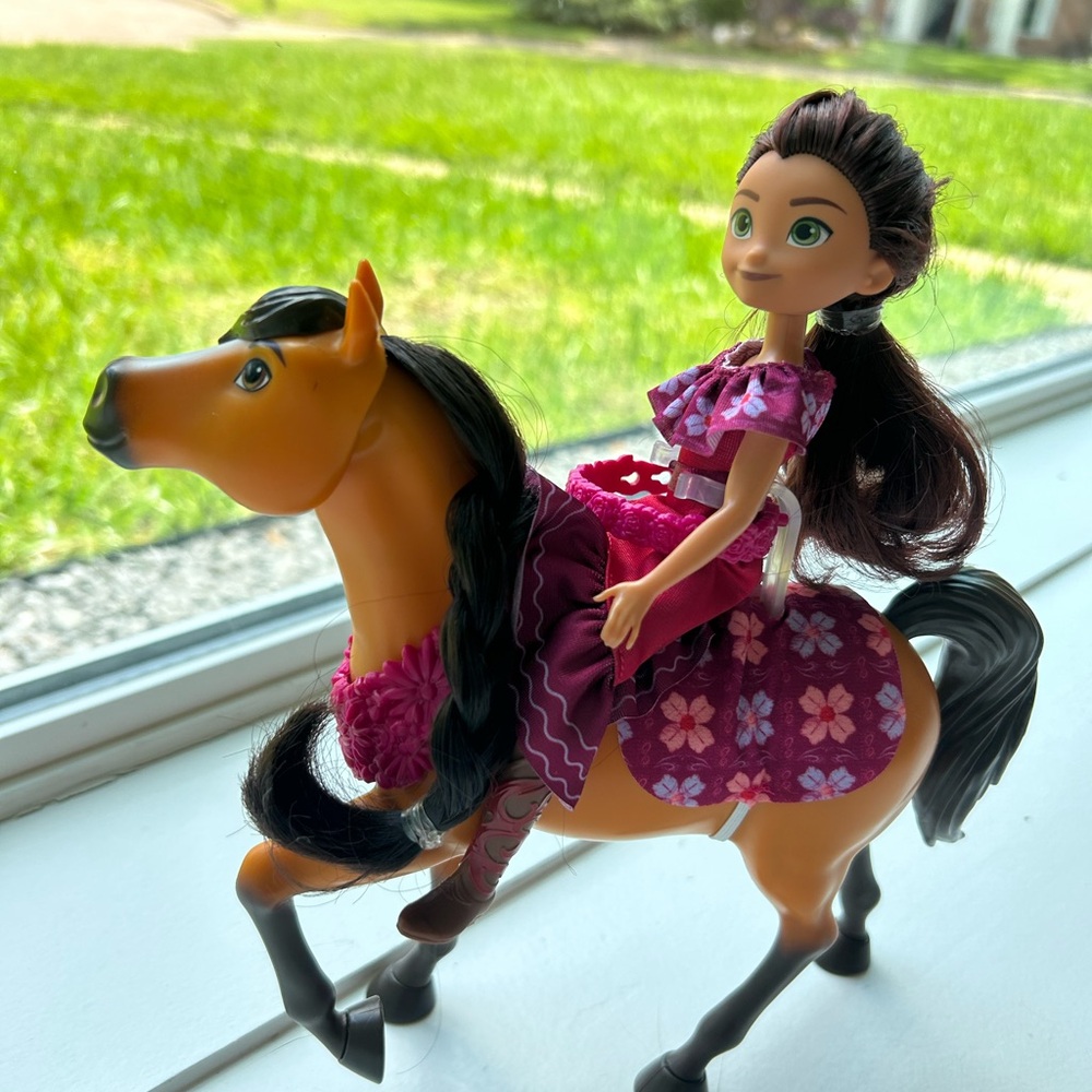 Dreamworks Mattel Spirit Untamed Lucky Doll & Spirit Horse Figure